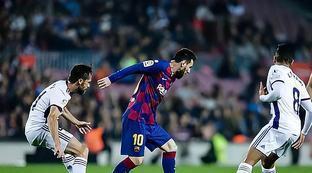 通过引入更 通过引入更